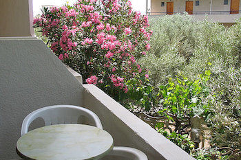 Voula Apartments Aegina Экстерьер фото